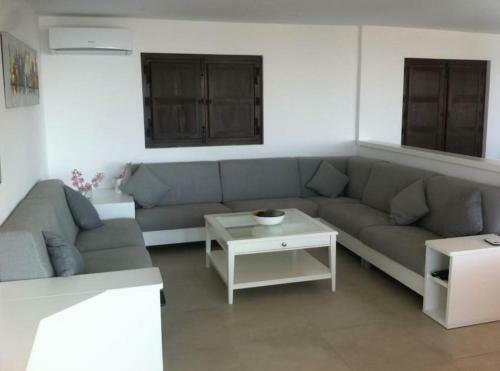 Luxury Villa With Heated Pool For 12 To 14 People