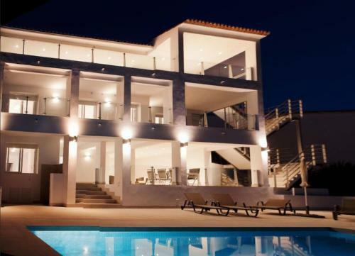Luxury Villa With Heated Pool For 12 To 14 People