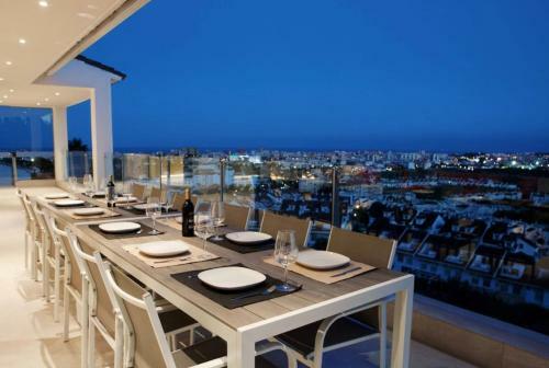 Luxury Villa With Heated Pool For 12 To 14 People