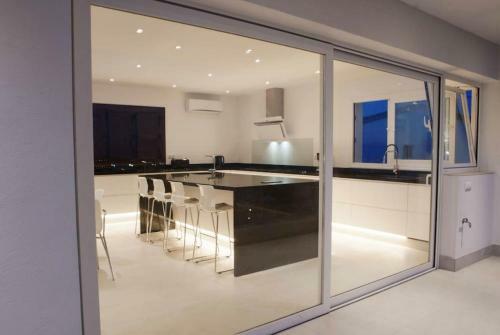 Luxury Villa With Heated Pool For 12 To 14 People