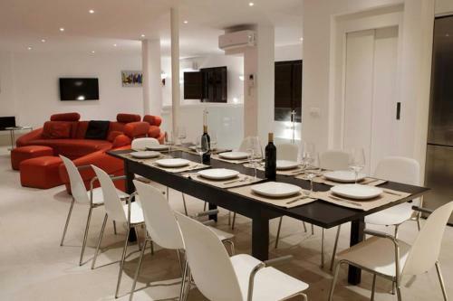 Luxury Villa With Heated Pool For 12 To 14 People