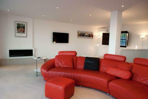 Luxury Villa With Heated Pool For 12 To 14 People