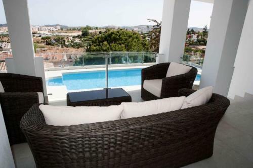 Luxury Villa With Heated Pool For 12 To 14 People