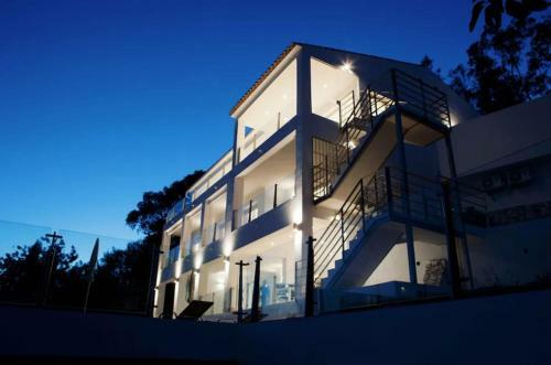 Luxury Villa With Heated Pool For 12 To 14 People