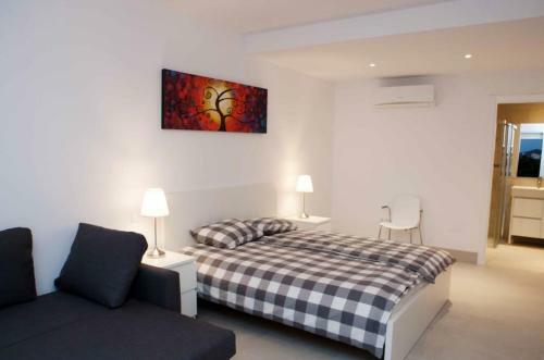 Luxury Villa With Heated Pool For 12 To 14 People