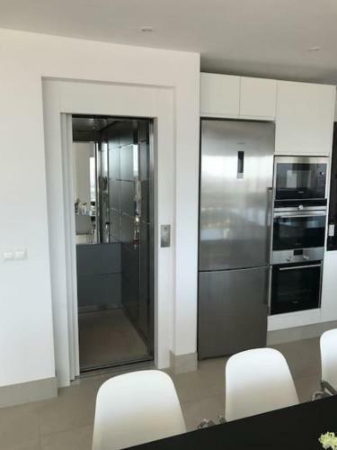 Luxury Villa With Heated Pool For 12 To 14 People