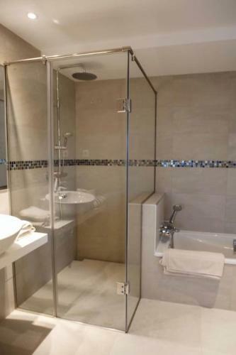 Luxury Villa With Heated Pool For 12 To 14 People