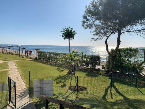 Apartament Aguamarina On The Beach Front