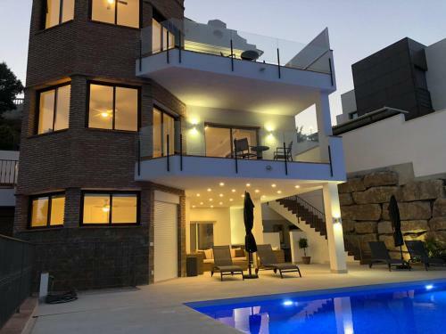 Luxury Villa For 12 People