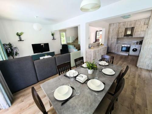 ????? Lighthouse Villa - Central - Close To Beach