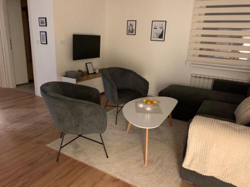 Apartment Kosuta F8