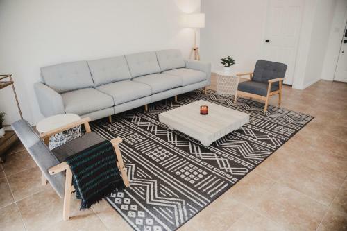 New! Updated Home Close To Everything, Bbq