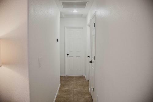 New! Updated Home Close To Everything, Bbq
