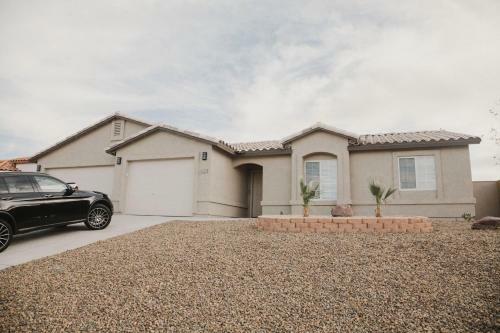 New! Updated Home Close To Everything, Bbq