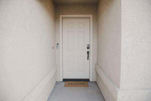 New! Updated Home Close To Everything, Bbq