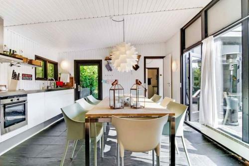 Apartamento Cozy Summer House 50 Meter From The Beach, 89 M�