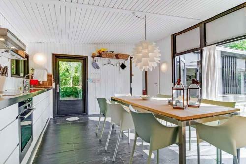 Apartamento Cozy Summer House 50 Meter From The Beach, 89 M�