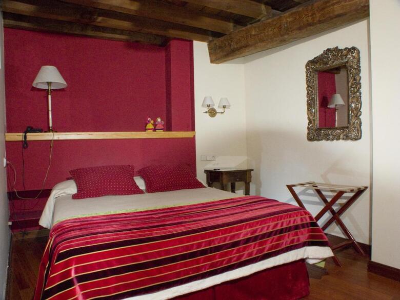 Hotel La Posada Del Ti�tar
