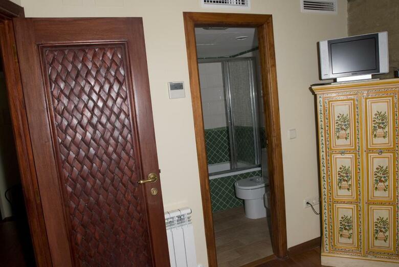 Hotel La Posada Del Ti�tar