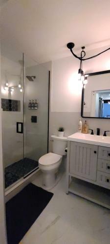 Boutique Downtown Apartment With Free Parking