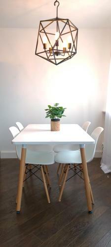 Boutique Downtown Apartment With Free Parking