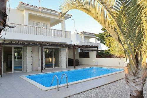 Villa Larnaca Bay Resort