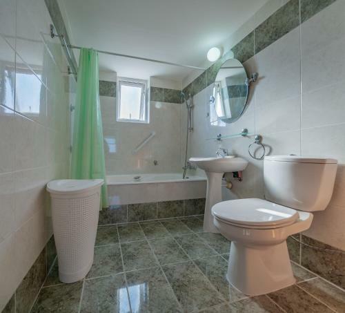 Stunning Family Villa Walking Distance From The Beach!