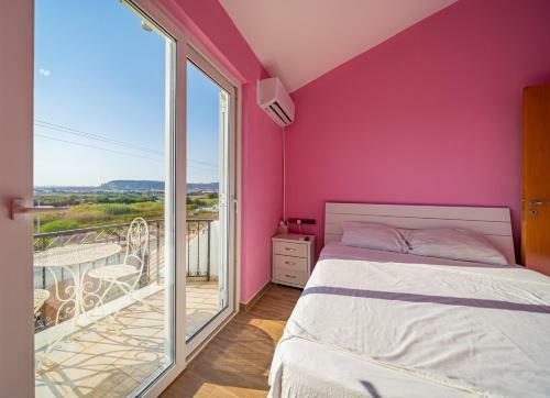Stunning Family Villa Walking Distance From The Beach!