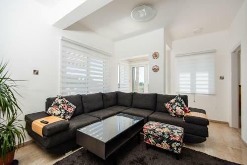 Stunning Family Villa Walking Distance From The Beach!