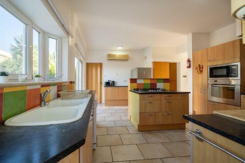 Stunning Family Villa Walking Distance From The Beach!