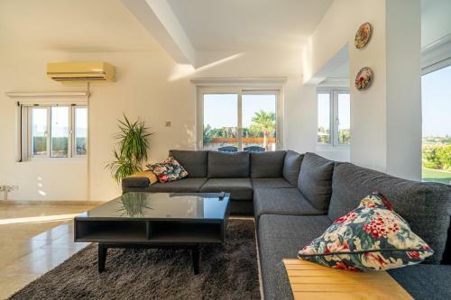 Stunning Family Villa Walking Distance From The Beach!