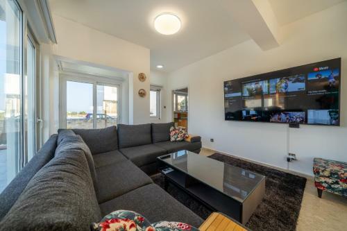 Stunning Family Villa Walking Distance From The Beach!