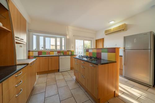 Stunning Family Villa Walking Distance From The Beach!