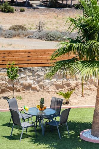 Stunning Family Villa Walking Distance From The Beach!