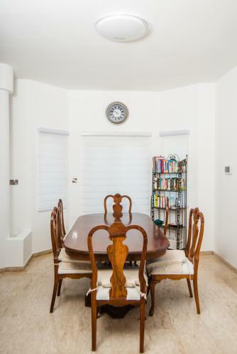 Stunning Family Villa Walking Distance From The Beach!