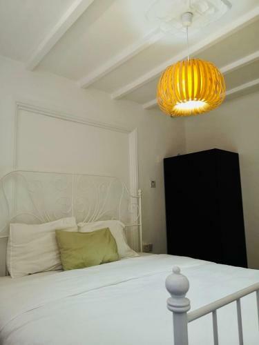 Apartamento 2 Bed Cottage With Pool & Garden