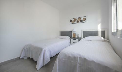 R13 Beachfront Apartment Segur
