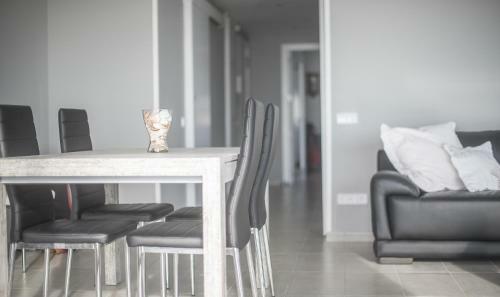 R13 Beachfront Apartment Segur