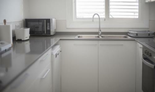R13 Beachfront Apartment Segur