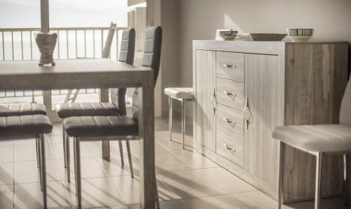 R13 Beachfront Apartment Segur