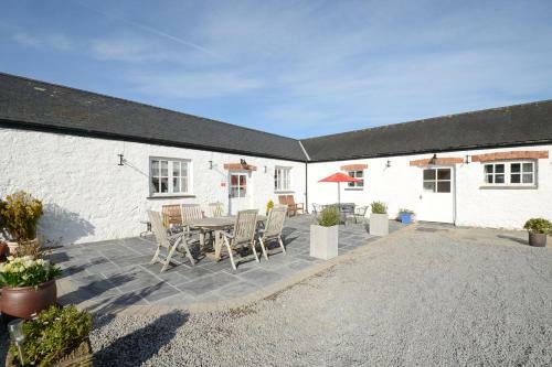 Bed & Breakfast East Trewent Farm