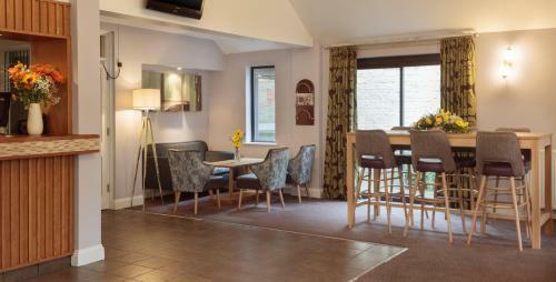 Oxford Witney Four Pillars Hotel