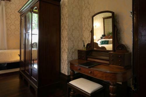 Hostal Elm Grove Country House