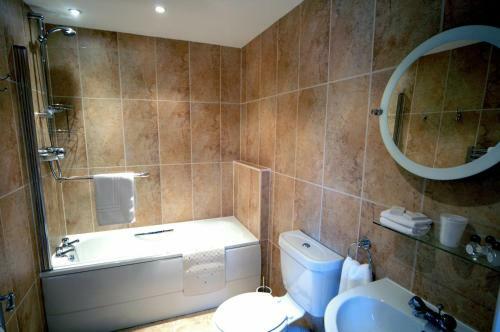 Hostal New Overlander Restaurant & Accommodation