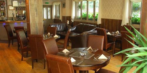 Hostal New Overlander Restaurant & Accommodation