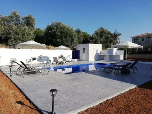X.d Paisiou Villa
