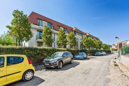 Bright Apartment With 2 Terraces In De Panne