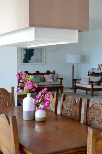 Beach House Set In A Beautiful Bay