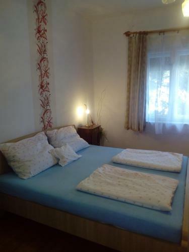 Eszter H�z