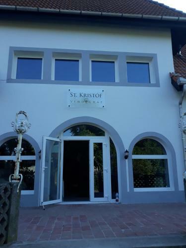 Hostal St. Krist�f Vend�gh�z